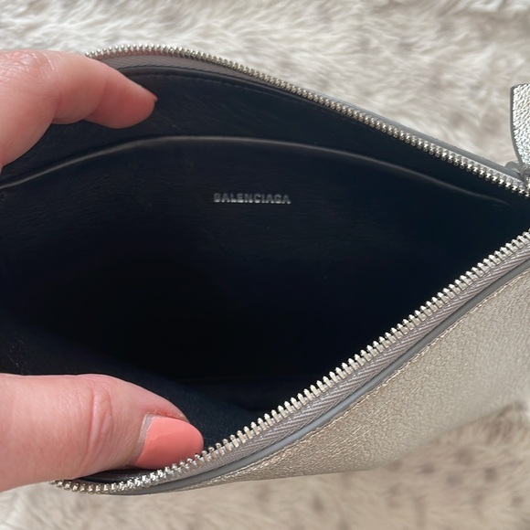 Nwt and Dustbag Balenciaga pebbled leather silver pouch, can be used as a clutch - Picture 2 of 8